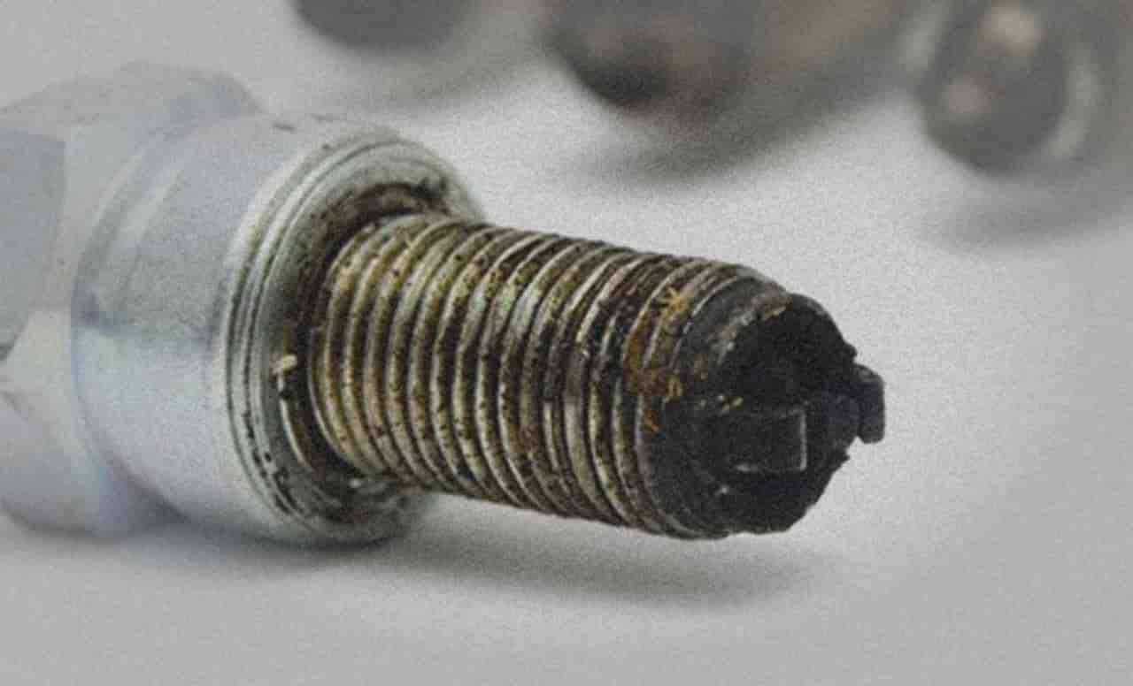 What causes new spark plugs to turn black, why do new spark plugs turn black,